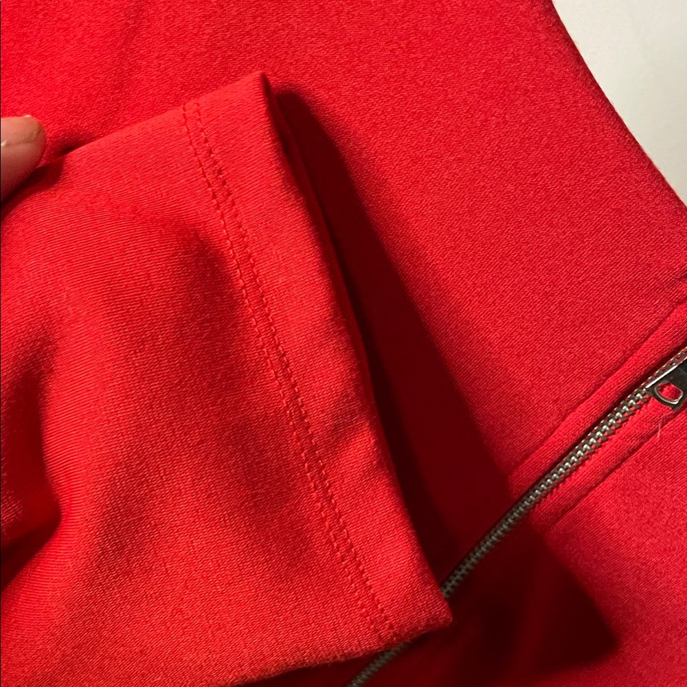 GAP Vibrant Red Top - Picture 6 of 9